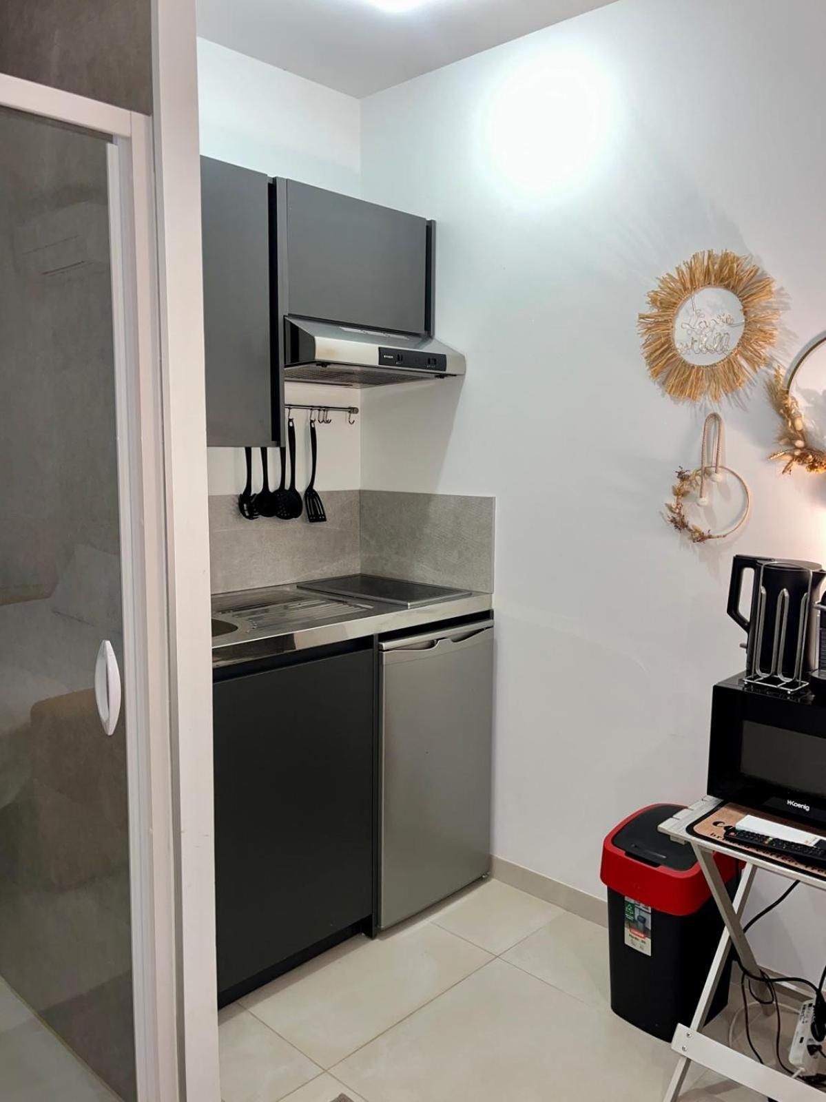 Studio Neuf Avec Acces Piscine Valergues Екстериор снимка